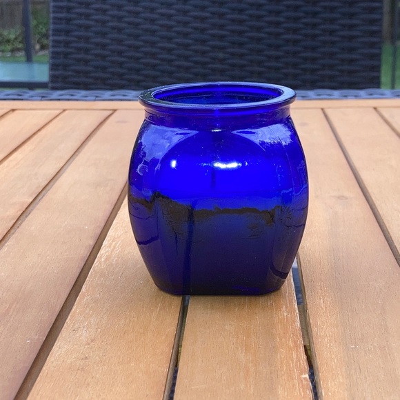 Vintage scented candle in blue glass jar - Picture 6 of 10